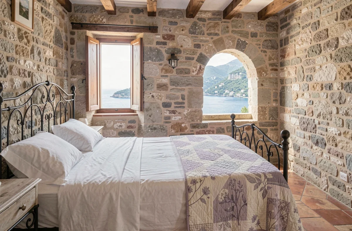 Chambre provençale authentique avec vue sur la mer dans une maison d'hôtes du village d'Eze