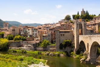 Que voir à Nyons dans la Drôme : monuments, marchés et paysages incontournables