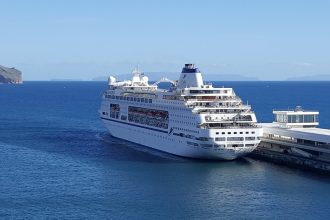 Skipper à bord : un atout clé pour une croisière réussie !