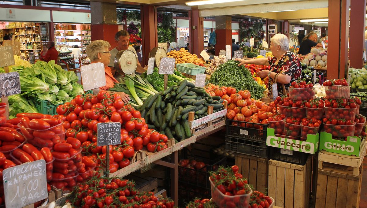 Explorer le marché de vintimille et découvrir des produits uniques et exotiques 1001 Découvertes